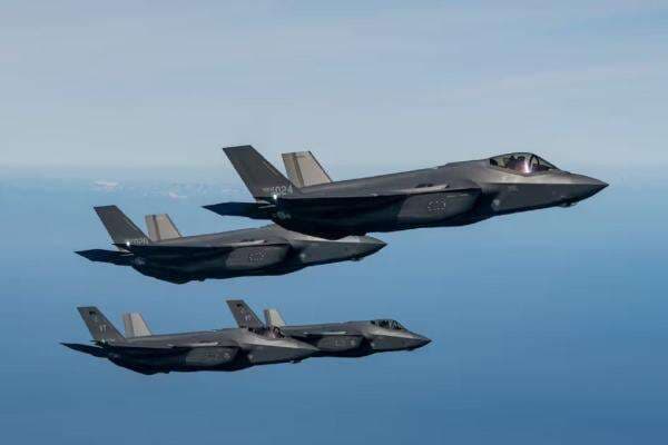 AS Kerahkan 10 Jet Tempur Siluman F-35 setelah 2 F-16 Venezuela Terbang di Atas Kapal Perang Amerika AS Kerahkan 10 Jet Tempur Siluman F-35 setelah 2 F-16 Venezuela Terbang di Atas Kapal Perang Amerika