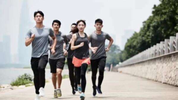 Benarkah Orang yang Berjalan Cepat Memiliki IQ Lebih Tinggi? Ini Penjelasannya Benarkah Orang yang Berjalan Cepat Memiliki IQ Lebih Tinggi? Ini Penjelasannya