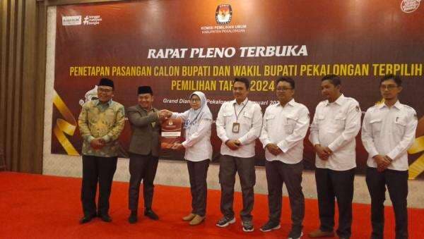 Pasangan Fadia-Sukirman Resmi Ditetapkan Sebagai Bupati dan Wakil Bupati Pekalongan Terpilih Pasangan Fadia-Sukirman Resmi Ditetapkan Sebagai Bupati dan Wakil Bupati Pekalongan Terpilih