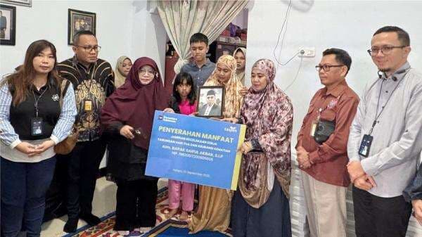 TASPEN Salurkan Santunan JKK bagi Keluarga Korban Unjuk Rasa di Makassar TASPEN Salurkan Santunan JKK bagi Keluarga Korban Unjuk Rasa di Makassar