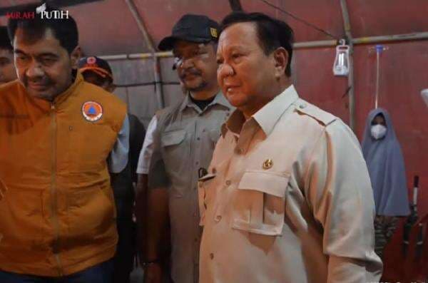 Prabowo Didampingi Mualem Tinjau Pengungsi Banjir di Aceh Tamiang, Disambut Salawat Badar Prabowo Didampingi Mualem Tinjau Pengungsi Banjir di Aceh Tamiang, Disambut Salawat Badar