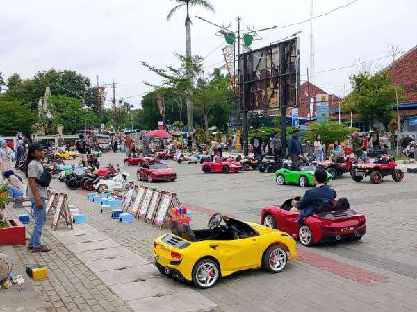 Alun-alun Puspawangi Indramayu, Jadi Alternatif Wisata Murah Meriah di Pusat Kota Saat Liburan Alun-alun Puspawangi Indramayu, Jadi Alternatif Wisata Murah Meriah di Pusat Kota Saat Liburan