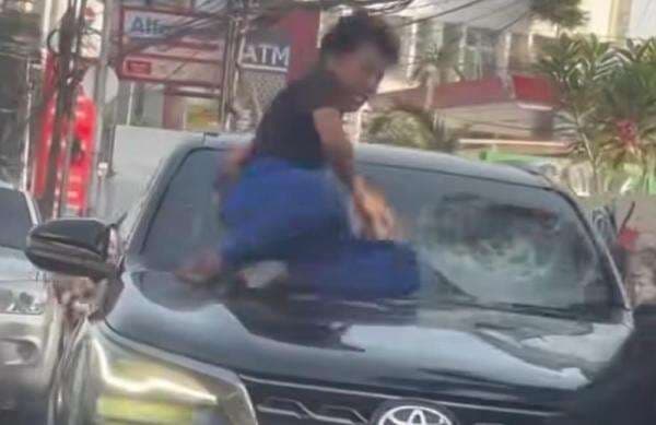 Penyebab Mobil Fortuner Dirusak Massa di Tanah Abang, Pengemudi Klakson Berulang Kali Penyebab Mobil Fortuner Dirusak Massa di Tanah Abang, Pengemudi Klakson Berulang Kali