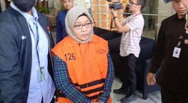 Pakai Rompi Oranye, ASN BPK Digiring ke Mobil Tahanan usai Terjaring OTT KPK Pakai Rompi Oranye, ASN BPK Digiring ke Mobil Tahanan usai Terjaring OTT KPK