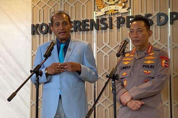 Presiden Bisa Perpanjang Usia Pensiun Kapolri sesuai Kebutuhan, Wamenkum: Presiden Panglima Tertinggi Presiden Bisa Perpanjang Usia Pensiun Kapolri sesuai Kebutuhan, Wamenkum: Presiden Panglima Tertinggi
