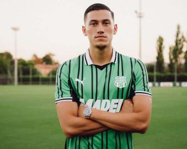 Media Italia Kritik Penampilan Jay Idzes di Laga Sassuolo vs Genoa, Sebut Kurang Solid dan Gagal Kawal Gol Penentu Media Italia Kritik Penampilan Jay Idzes di Laga Sassuolo vs Genoa, Sebut Kurang Solid dan Gagal Kawal Gol Penentu