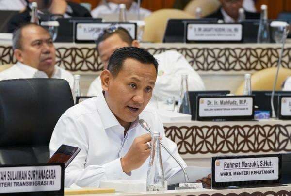 Kemenhut Tegaskan Percepat Status Permasalahan Desa Tertinggal di Kawasan Hutan Kemenhut Tegaskan Percepat Status Permasalahan Desa Tertinggal di Kawasan Hutan