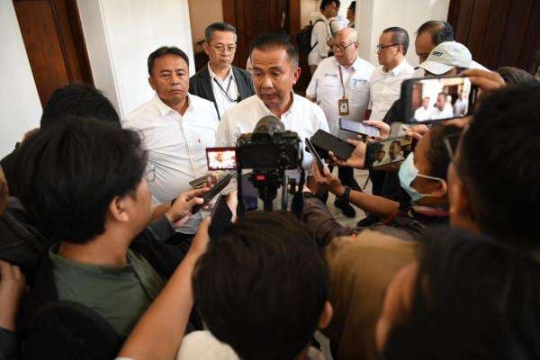 Bey Machmudin Minta ITB Bantu Kaji Rencana Penerbangan di Bandara Husein Sastranegara Bey Machmudin Minta ITB Bantu Kaji Rencana Penerbangan di Bandara Husein Sastranegara