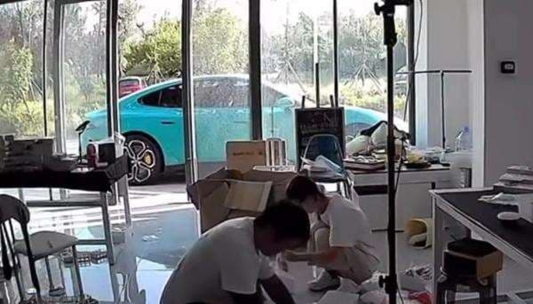 Viral Mobil Listrik Xiaomi SU7 Tiba-Tiba Jalan Sendiri, Dikira Dikendarai Hantu Ternyata akibat iPhone Viral Mobil Listrik Xiaomi SU7 Tiba-Tiba Jalan Sendiri, Dikira Dikendarai Hantu Ternyata akibat iPhone