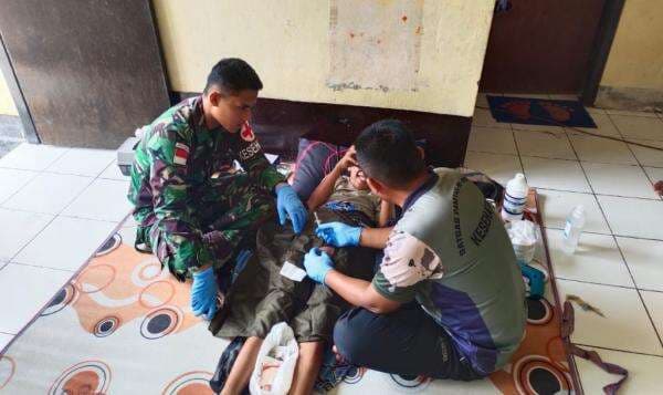 Sunat Gratis, Program Terbaru Satgas Perbatasan di Pos TNI Wini TTU Sunat Gratis, Program Terbaru Satgas Perbatasan di Pos TNI Wini TTU