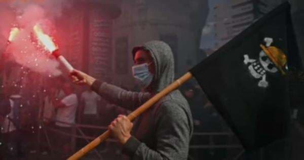 Tren Bendera One Piece: Dari Indonesia hingga Nepal dan Prancis, Jadi Simbol Perlawanan Global Tren Bendera One Piece: Dari Indonesia hingga Nepal dan Prancis, Jadi Simbol Perlawanan Global