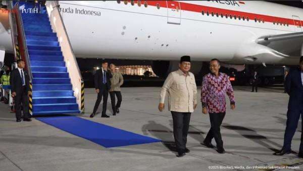 Prabowo Tiba di Tanah Air Usai Lawatan 8 Jam ke China Prabowo Tiba di Tanah Air Usai Lawatan 8 Jam ke China