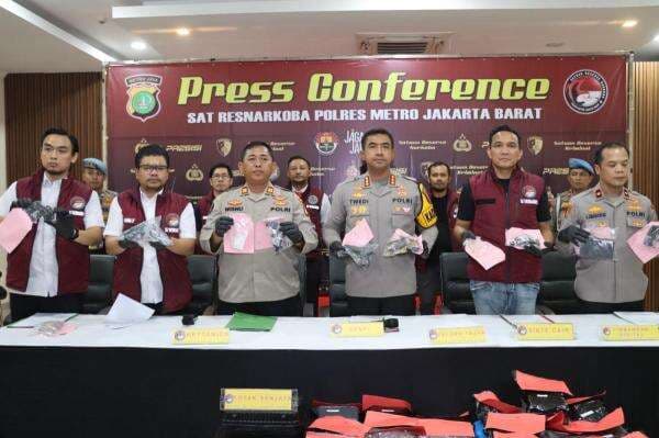 Polisi Gerebek Apartemen di Tangerang: Pria Inisial WW Simpan Sabu, Senpi Ilegal dan Amunisi Polisi Gerebek Apartemen di Tangerang: Pria Inisial WW Simpan Sabu, Senpi Ilegal dan Amunisi
