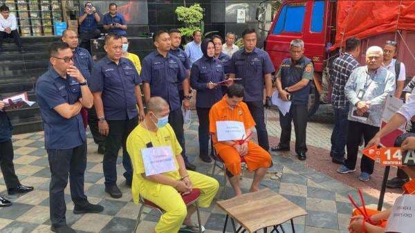 Rekonstruksi Gambarkan Detik-Detik Pembunuhan Sadis Kacab Bank BUMN Rekonstruksi Gambarkan Detik-Detik Pembunuhan Sadis Kacab Bank BUMN