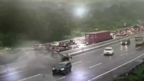 Benarkah Tol Cipularang Angker? Menguak Mitos di Balik Gunung Hejo yang Menyeramkan! Benarkah Tol Cipularang Angker? Menguak Mitos di Balik Gunung Hejo yang Menyeramkan!