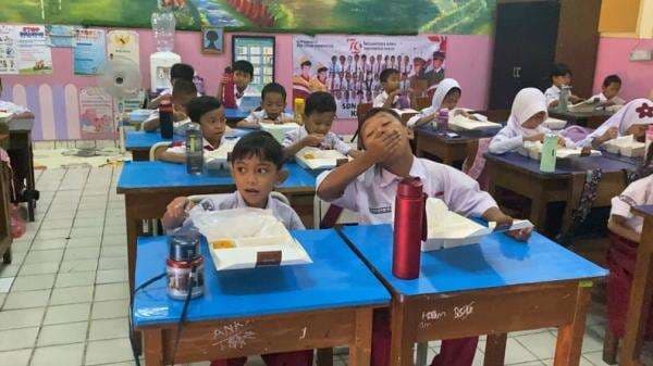 Puluhan Siswa SD di Sukoharjo Keracunan Menu Makan Bergizi Gratis, Ini Kata Istana Puluhan Siswa SD di Sukoharjo Keracunan Menu Makan Bergizi Gratis, Ini Kata Istana