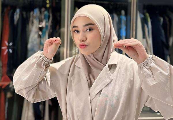 Clara Shinta Jawab Rumor Lepas Hijab saat Dugem dengan Jule Clara Shinta Jawab Rumor Lepas Hijab saat Dugem dengan Jule