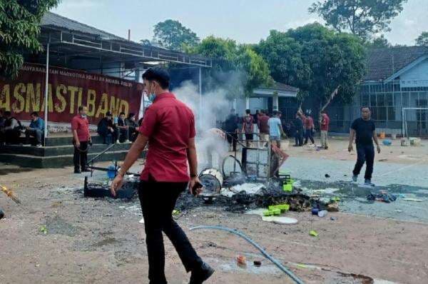 Lapas Narkotika Muara Beliti Rusuh, Ribuan Napi Kuasai Lapas dan Serang Petugas Lapas Narkotika Muara Beliti Rusuh, Ribuan Napi Kuasai Lapas dan Serang Petugas
