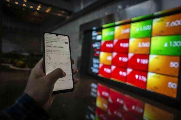 IHSG Siang Rebound 2,34 ke Level 5.881 Ditopang Saham Teknologi dan Perbankan IHSG Siang Rebound 2,34 ke Level 5.881 Ditopang Saham Teknologi dan Perbankan