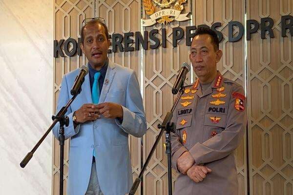 Wamenkum Ungkap Alasan Usia Pensiun Kapolri Bisa Diperpanjang Wamenkum Ungkap Alasan Usia Pensiun Kapolri Bisa Diperpanjang
