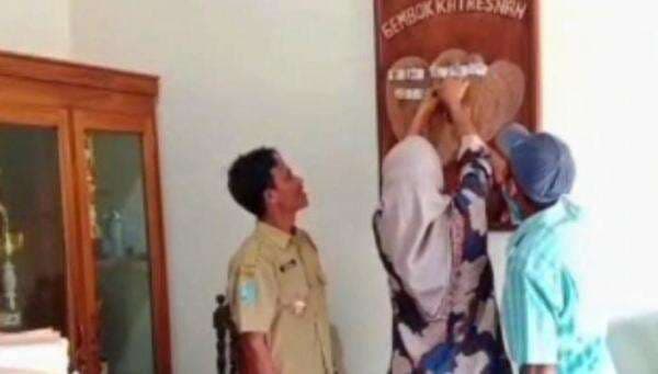 Gembok Katresnan, Prosesi Warga Desa Bringinan Ponorogo Agar Rumah Tangga Langgeng Gembok Katresnan, Prosesi Warga Desa Bringinan Ponorogo Agar Rumah Tangga Langgeng