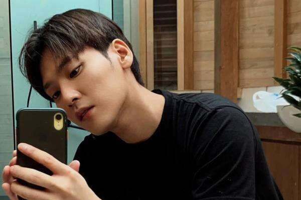 Na Daehoon Pamit dari Medsos, gegara Jule Julia Prastini Diduga Selingkuh? Na Daehoon Pamit dari Medsos, gegara Jule Julia Prastini Diduga Selingkuh?