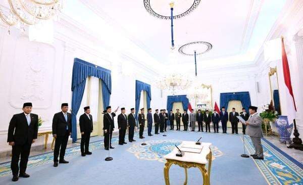 Prabowo Tekankan Transparansi dan Kecepatan Kerja Komisi Reformasi Polri Prabowo Tekankan Transparansi dan Kecepatan Kerja Komisi Reformasi Polri