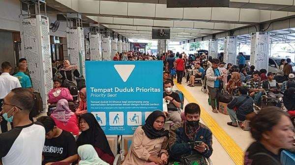 38.063 Pemudik Tinggalkan Jabodetabek Lewat Stasiun Pasar Senen dan Gambir Hari Ini 38.063 Pemudik Tinggalkan Jabodetabek Lewat Stasiun Pasar Senen dan Gambir Hari Ini