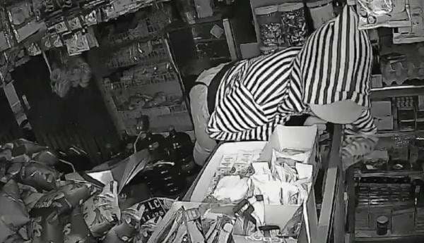 Komplotan Pencuri Toko di Makassar Diringkus, Uang Hasil Curian Dipakai untuk Foya-Foya Komplotan Pencuri Toko di Makassar Diringkus, Uang Hasil Curian Dipakai untuk Foya-Foya