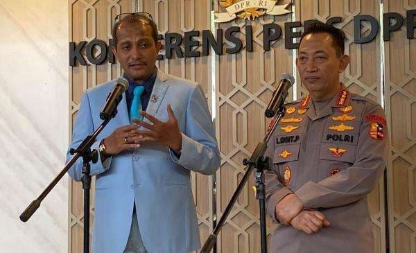 Ini Alasan Pemerintah Sepakat Anggota Polri Aktif Bisa Duduki Jabatan Sipil Tanpa Mundur Ini Alasan Pemerintah Sepakat Anggota Polri Aktif Bisa Duduki Jabatan Sipil Tanpa Mundur