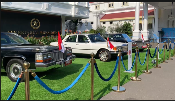 3 Mobil Antik Kepresidenan Mejeng di Istana Menjelang HUT Ke-80 RI 3 Mobil Antik Kepresidenan Mejeng di Istana Menjelang HUT Ke-80 RI