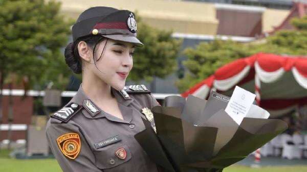 Polwan Eby Veronica Viral, Mirip Artis Korea dan Bagikan Rahasia Perawatan Kecantikan Polwan Eby Veronica Viral, Mirip Artis Korea dan Bagikan Rahasia Perawatan Kecantikan