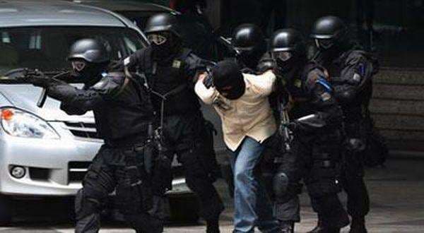 Breaking News! Densus 88 Tangkap 4 Terduga Teroris Pendukung ISIS di Sumbar dan Sumut Breaking News! Densus 88 Tangkap 4 Terduga Teroris Pendukung ISIS di Sumbar dan Sumut