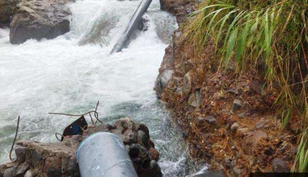 Warga Sinjai Krisis Air Bersih Pasca Bencana, Pipa Induk PDAM Rusak di Aliran Sungai Balantieng Warga Sinjai Krisis Air Bersih Pasca Bencana, Pipa Induk PDAM Rusak di Aliran Sungai Balantieng