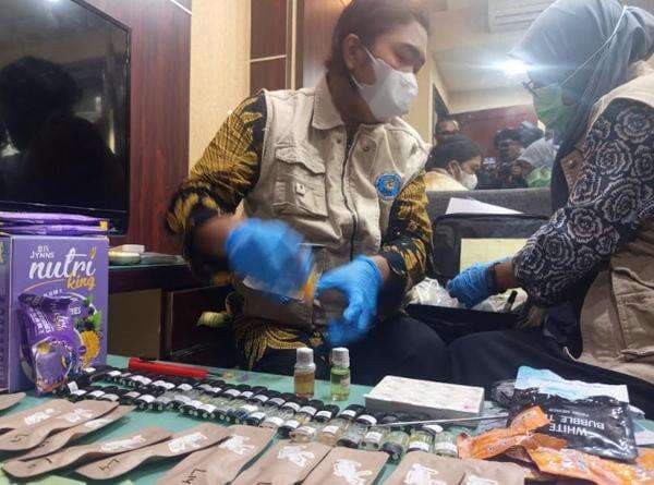 Modus Pabrik Narkoba di Apartemen Jakut, Happy Water Dikemas Produk Minuman Berasa Modus Pabrik Narkoba di Apartemen Jakut, Happy Water Dikemas Produk Minuman Berasa