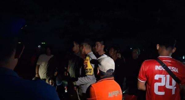 Ratusan Warga Serbu Pantai Tembelok dan Keranggan, Kesal Tambang Timah Kembali Marak Ratusan Warga Serbu Pantai Tembelok dan Keranggan, Kesal Tambang Timah Kembali Marak