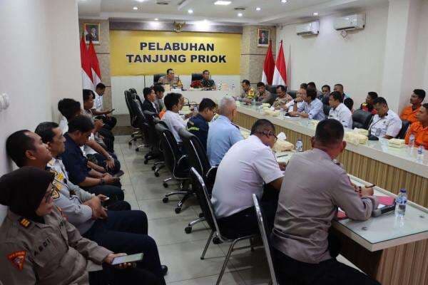 Jelang Nataru, Polisi Antisipasi Kriminalitas dan Kemacetan di Pelabuhan Tanjung Priok Jelang Nataru, Polisi Antisipasi Kriminalitas dan Kemacetan di Pelabuhan Tanjung Priok