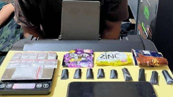 Polisi Ungkap Modus Baru Peredaran Sabu di Sukaraja, 1 Orang Ditangkap 1 DPO Polisi Ungkap Modus Baru Peredaran Sabu di Sukaraja, 1 Orang Ditangkap 1 DPO