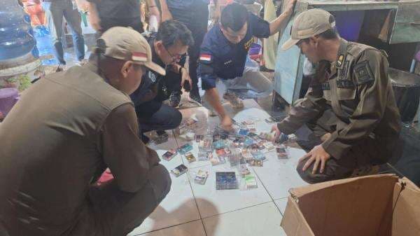 Gempur Rokok Ilegal, Satpol PP Karawang Bersama Bea Cukai Razia 10.640 Batang Gempur Rokok Ilegal, Satpol PP Karawang Bersama Bea Cukai Razia 10.640 Batang