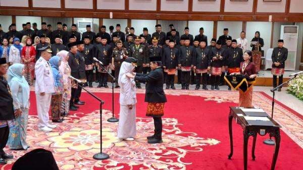 Pramono Lantik 11 Pejabat DKI Jakarta, Salah Satunya Wali Kota Perempuan Pramono Lantik 11 Pejabat DKI Jakarta, Salah Satunya Wali Kota Perempuan