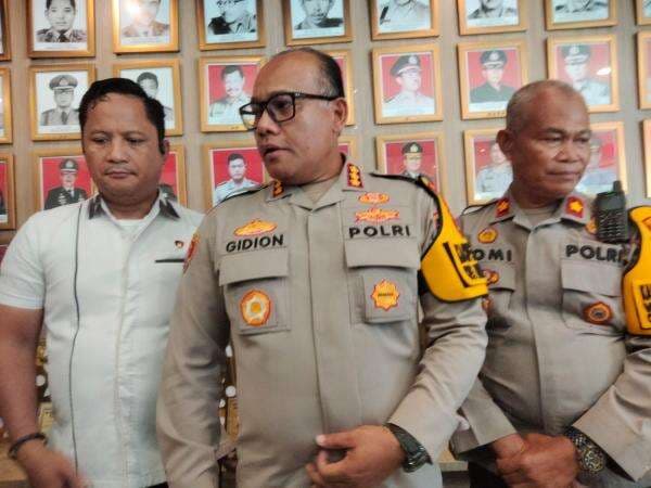 Kapolrestabes Medan Buka Suara, 7 Polisi Diduga Aniaya Warga Deli Serdang Hingga Tewas Kapolrestabes Medan Buka Suara, 7 Polisi Diduga Aniaya Warga Deli Serdang Hingga Tewas