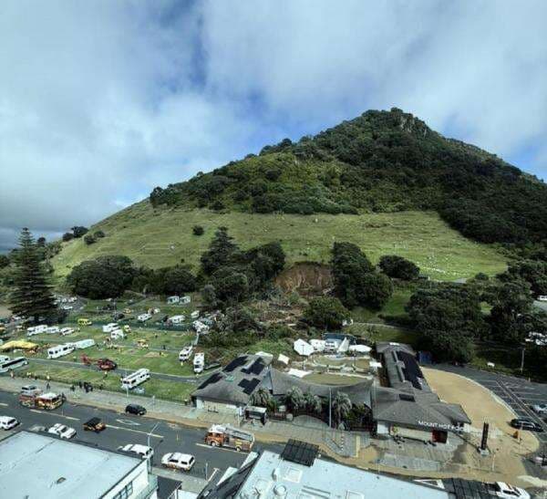 Longsor Timpa Rumah dan Perkemahan di Selandia Baru, Setidaknya 2 Orang Tewas Longsor Timpa Rumah dan Perkemahan di Selandia Baru, Setidaknya 2 Orang Tewas