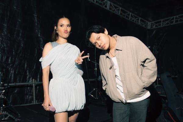 Cara Rony Parulian Perlakukan Raisa di Atas Panggung Tuai Pujian, Netizen: Pesona Laki-Laki Ubin Gereja Cara Rony Parulian Perlakukan Raisa di Atas Panggung Tuai Pujian, Netizen: Pesona Laki-Laki Ubin Gereja