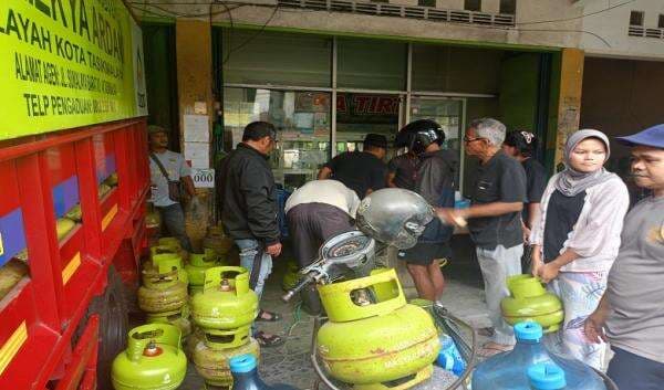 Manajer Area Bagian Barat Klaim Stok dan Pasokan Gas 3 Kg di Tasikmalaya Aman, Warga Bilang Begini! Manajer Area Bagian Barat Klaim Stok dan Pasokan Gas 3 Kg di Tasikmalaya Aman, Warga Bilang Begini!
