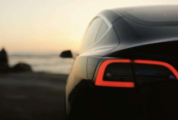 Tesla Tawarkan Model Y yang Lebih Terjangkau, Harganya Mulai USD39.990 Tesla Tawarkan Model Y yang Lebih Terjangkau, Harganya Mulai USD39.990