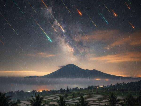 Sebentar Lagi Ada Hujan Meteor Geminid di Langit Indonesia, Catat Tanggalnya! Sebentar Lagi Ada Hujan Meteor Geminid di Langit Indonesia, Catat Tanggalnya!