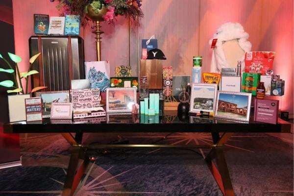 Intip Isi Goodie Bag Emmy Awards 2025 Senilai Rp375 Juta, Ada Barang Mewah yang Bikin Melongo Intip Isi Goodie Bag Emmy Awards 2025 Senilai Rp375 Juta, Ada Barang Mewah yang Bikin Melongo