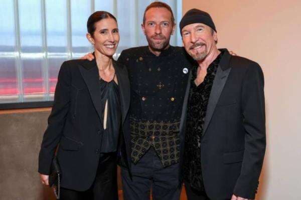 4 Fakta Beskap Jawa yang Dipakai Chris Martin, Punya Makna dan Filosofi Mendalam 4 Fakta Beskap Jawa yang Dipakai Chris Martin, Punya Makna dan Filosofi Mendalam