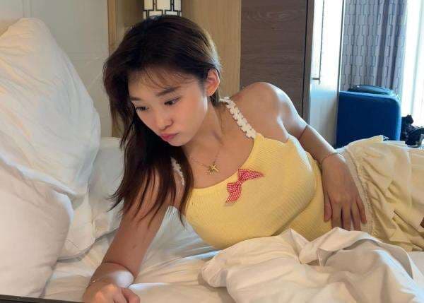 4 Gaya Manja Livy Renata di Ranjang, Bikin Salfok 4 Gaya Manja Livy Renata di Ranjang, Bikin Salfok