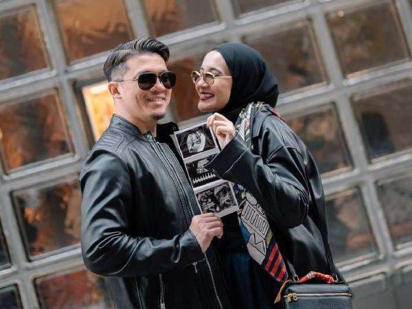 Zaskia Sungkar dan Irwansyah Umumkan Jenis Kelamin Anak Kedua, Laki-Laki Lagi! Zaskia Sungkar dan Irwansyah Umumkan Jenis Kelamin Anak Kedua, Laki-Laki Lagi!